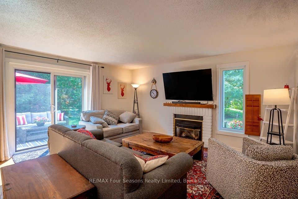 158 Escarpment Crescent Property Photo 11