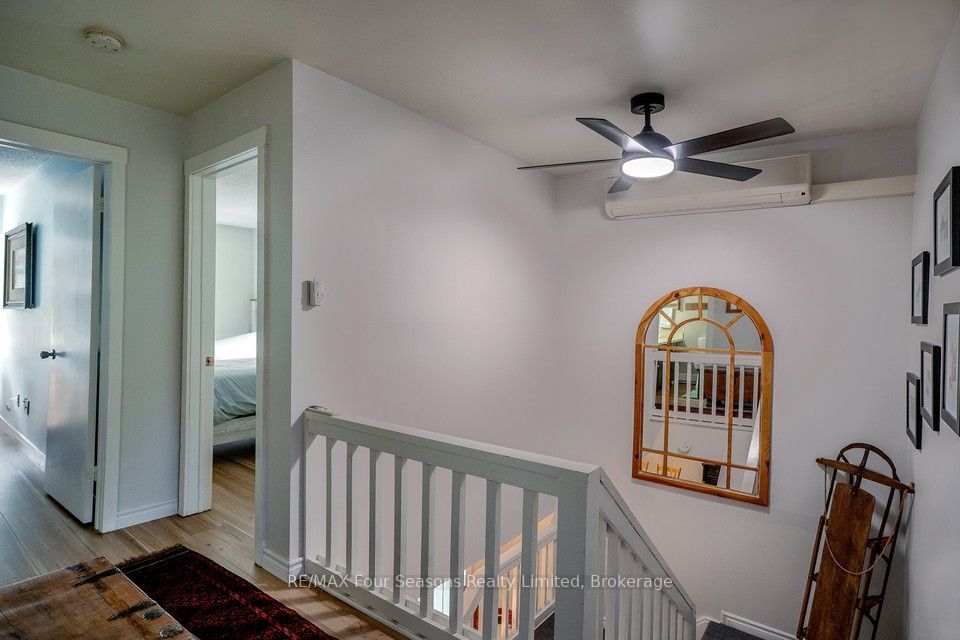 158 Escarpment Crescent Property Photo 12
