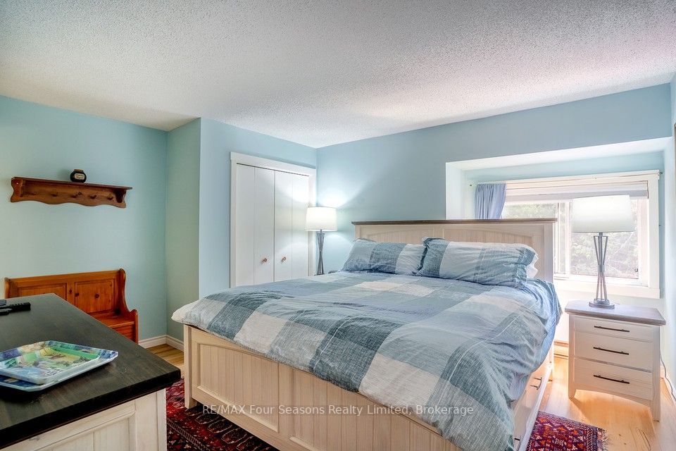 158 Escarpment Crescent Property Photo 13