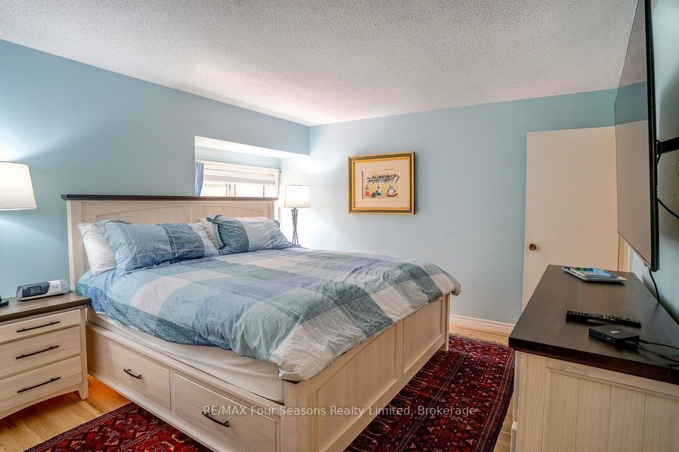 158 Escarpment Crescent Property Photo 14