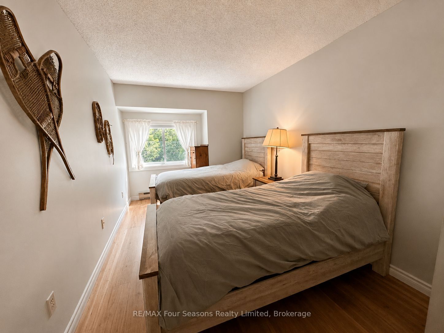 158 Escarpment Crescent Property Photo 16