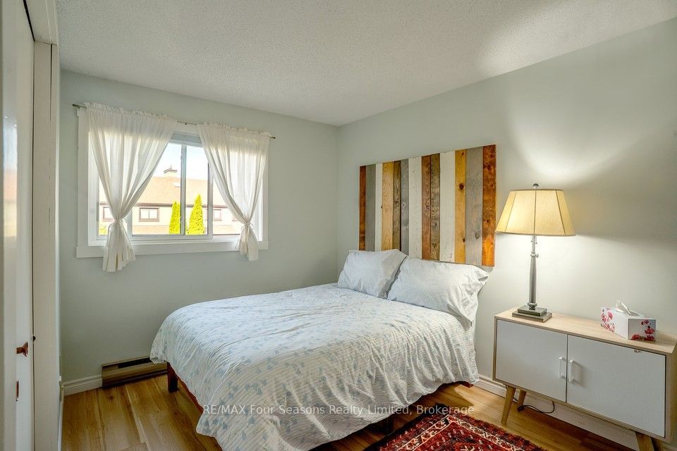 158 Escarpment Crescent Property Photo 17