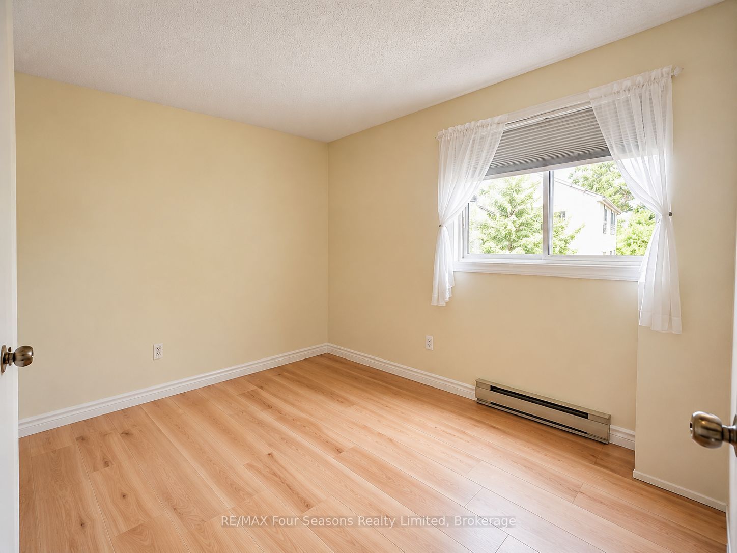 158 Escarpment Crescent Property Photo 18