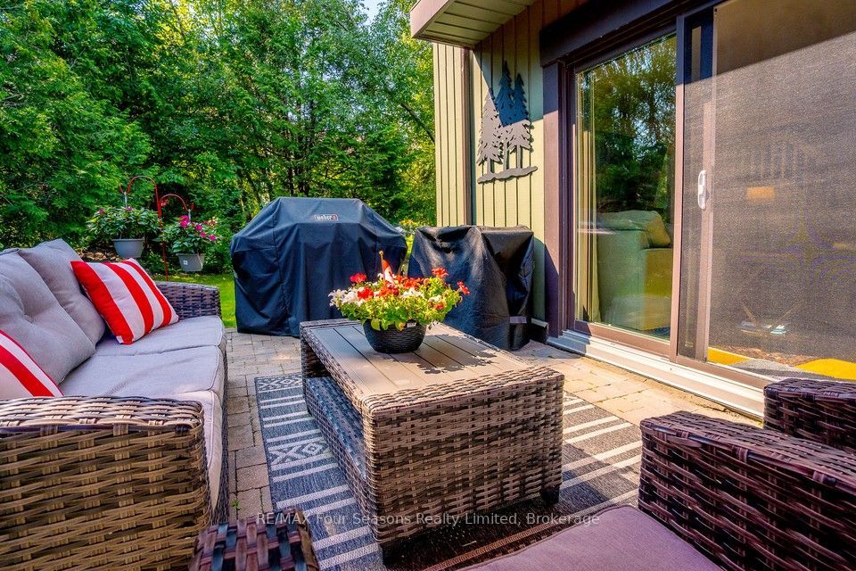 158 Escarpment Crescent Property Photo 21