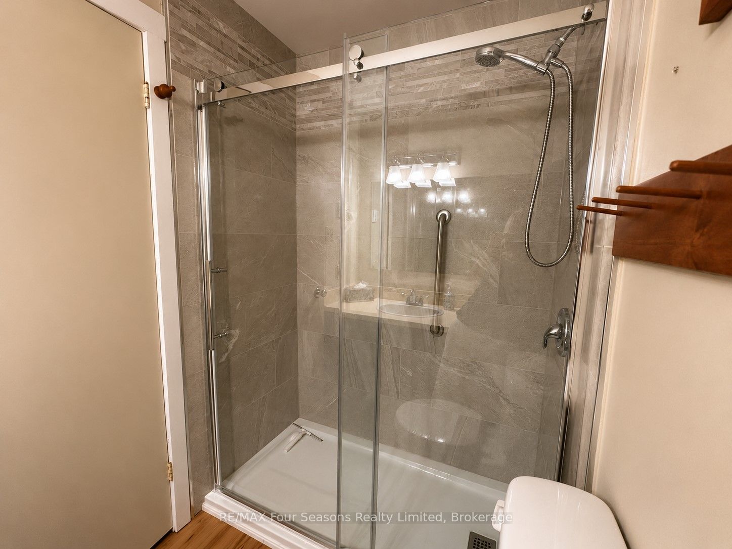 158 Escarpment Crescent Property Photo 25