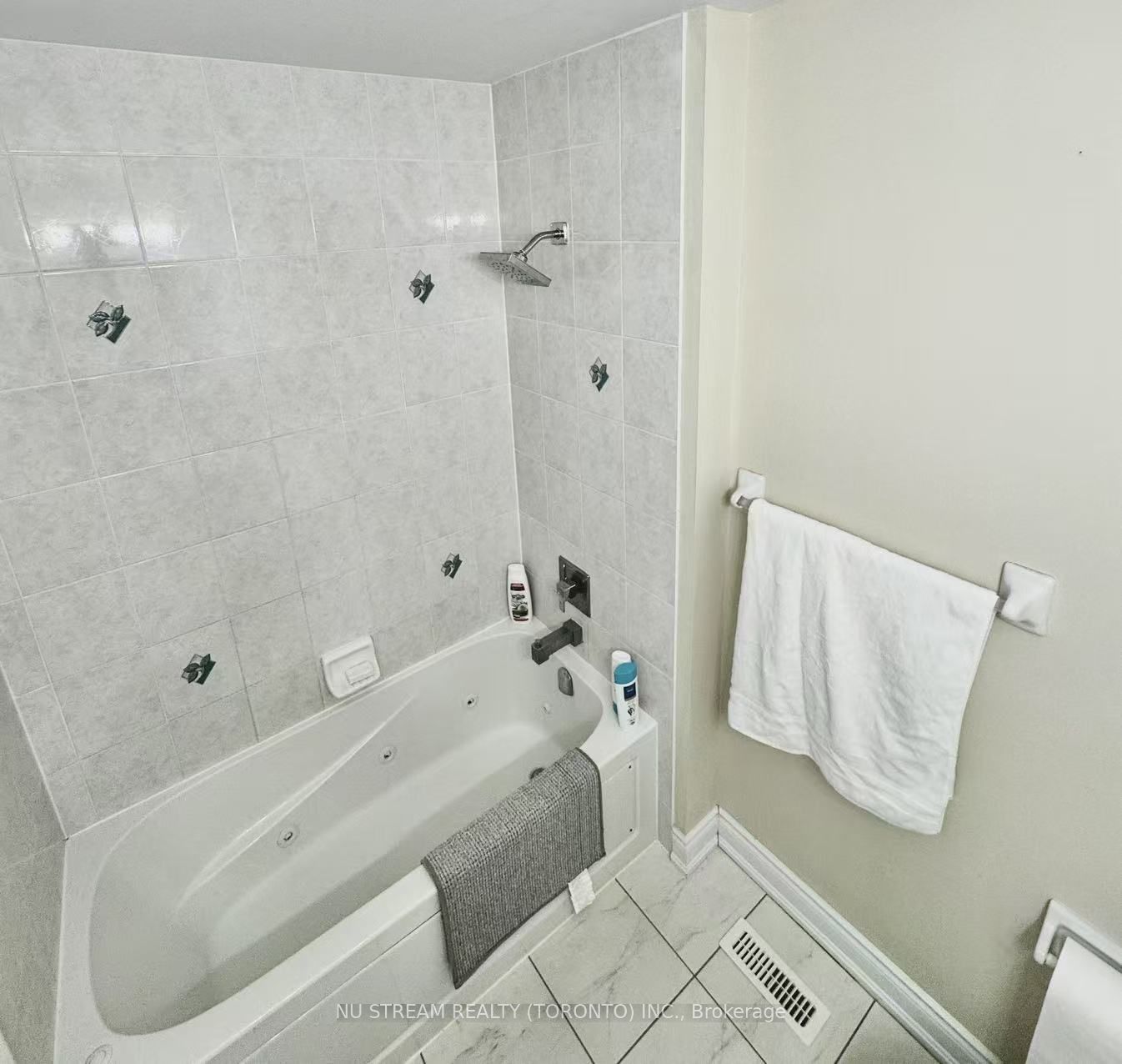 43 Madelaine Drive 4 Property Photo 14