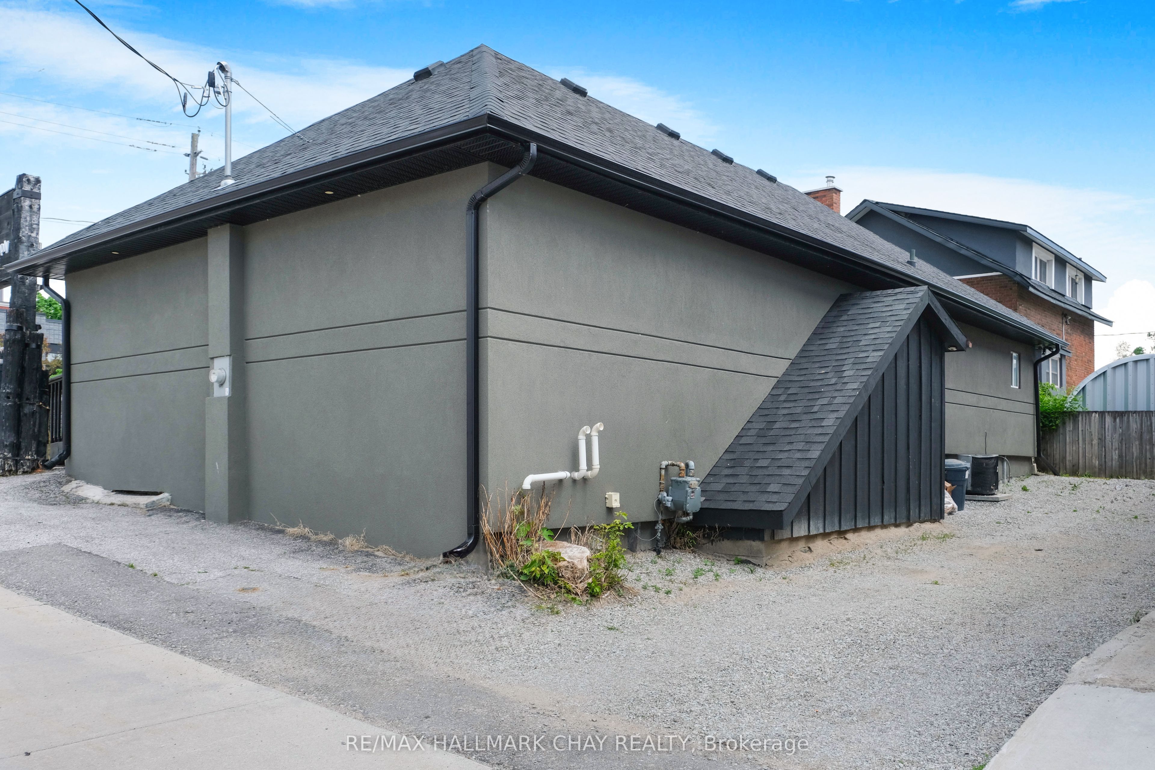 49 Colborne Street E Property Photo 5