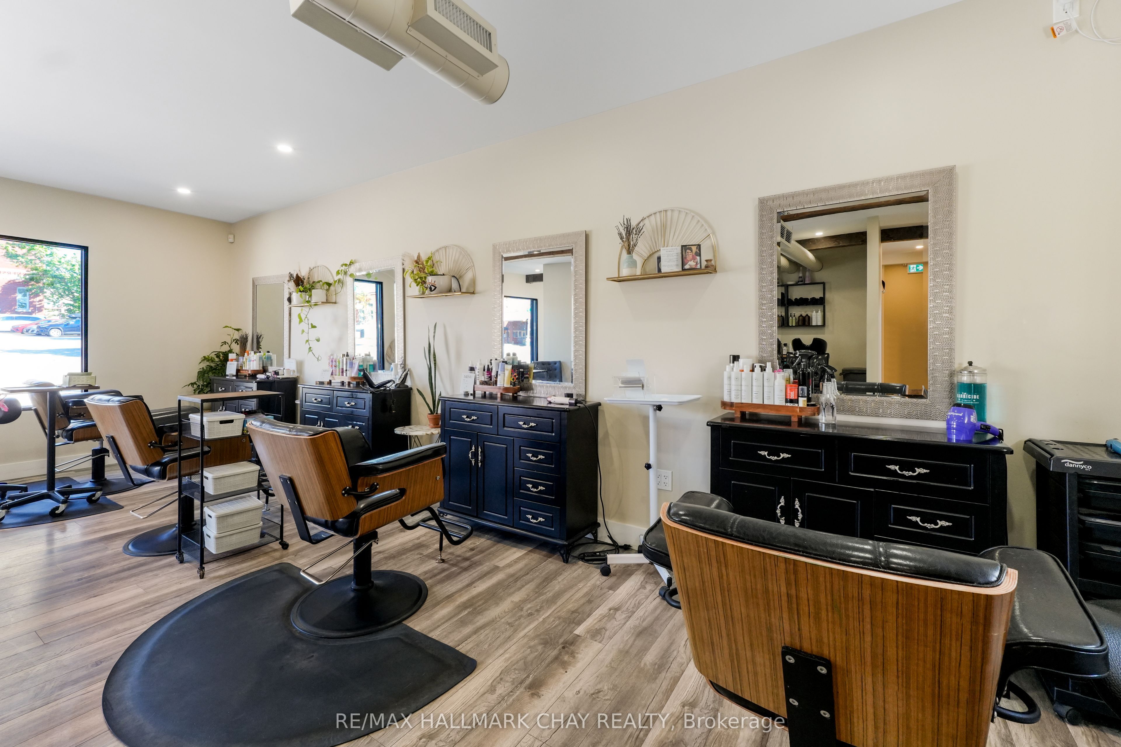 49 Colborne Street E Property Photo 24