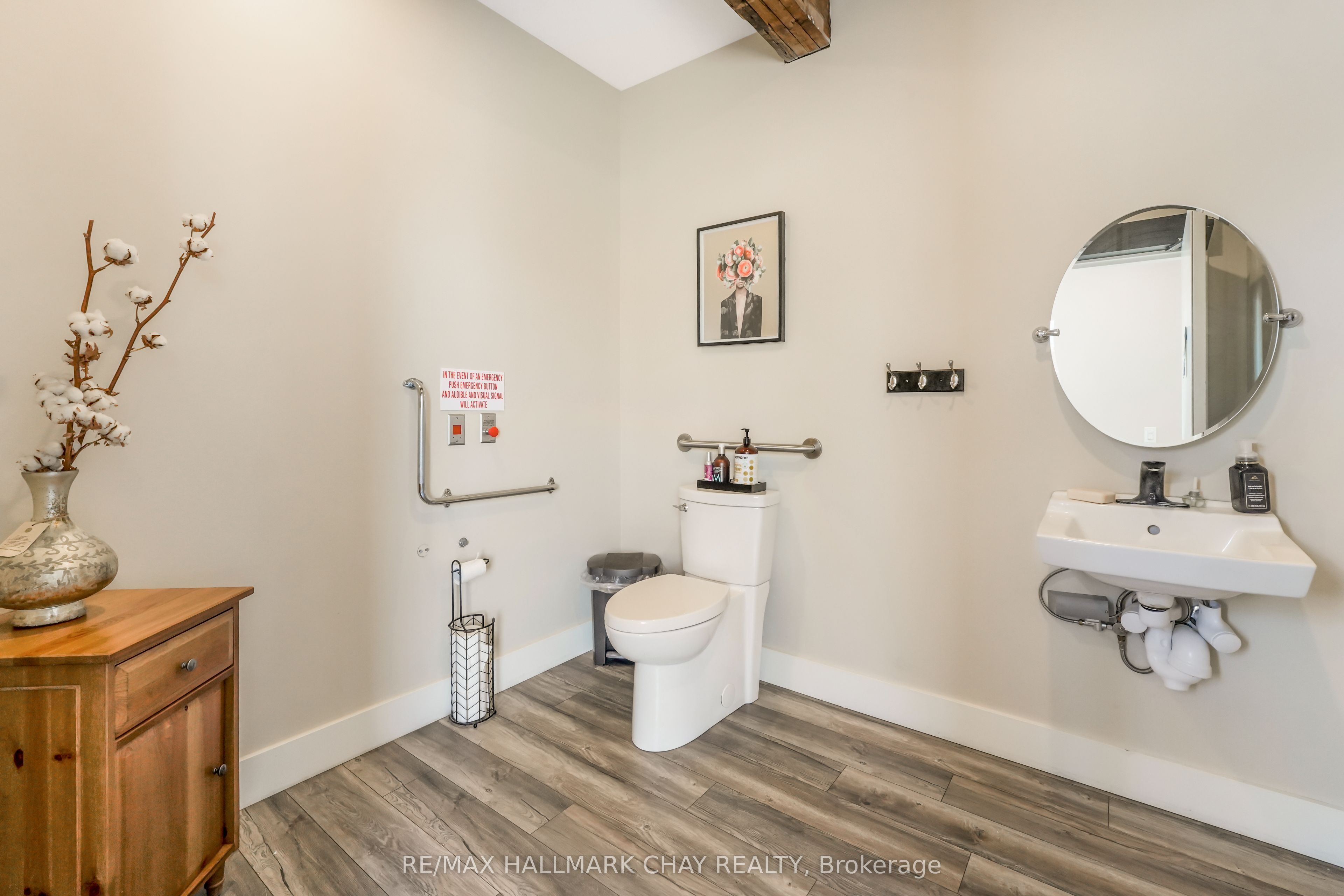 49 Colborne Street E Property Photo 26