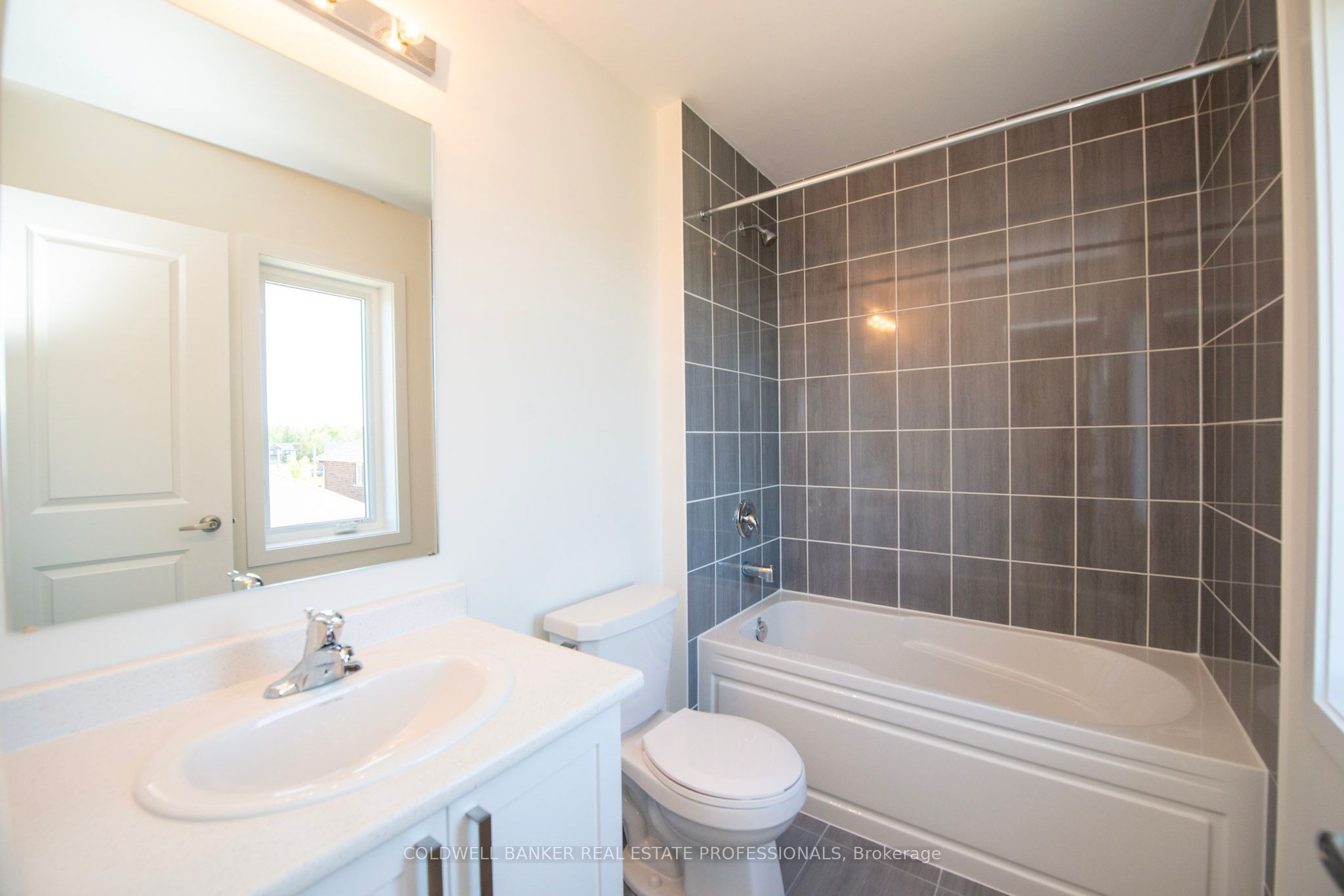 4 Hampton Lane Property Photo 11