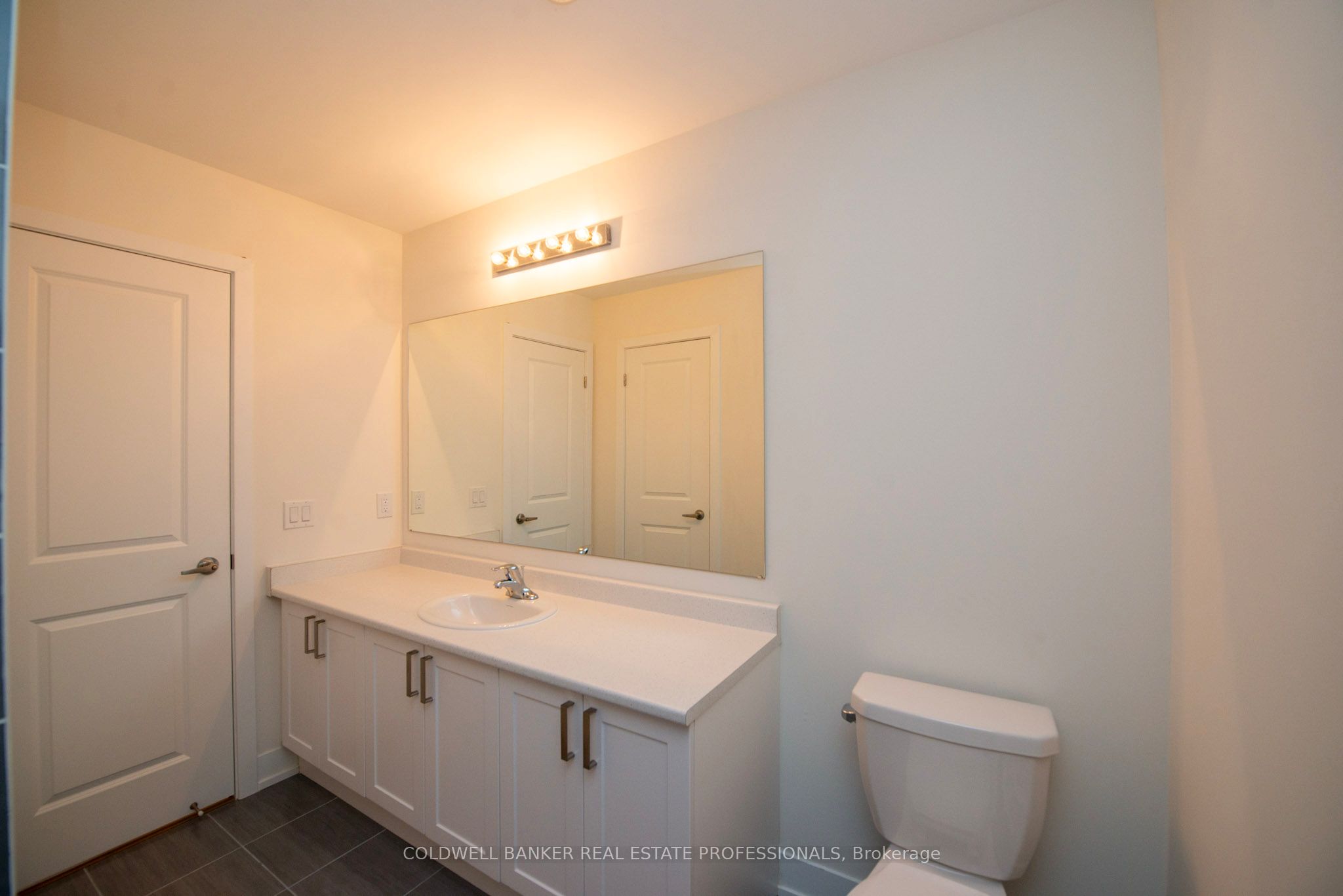 4 Hampton Lane Property Photo 13