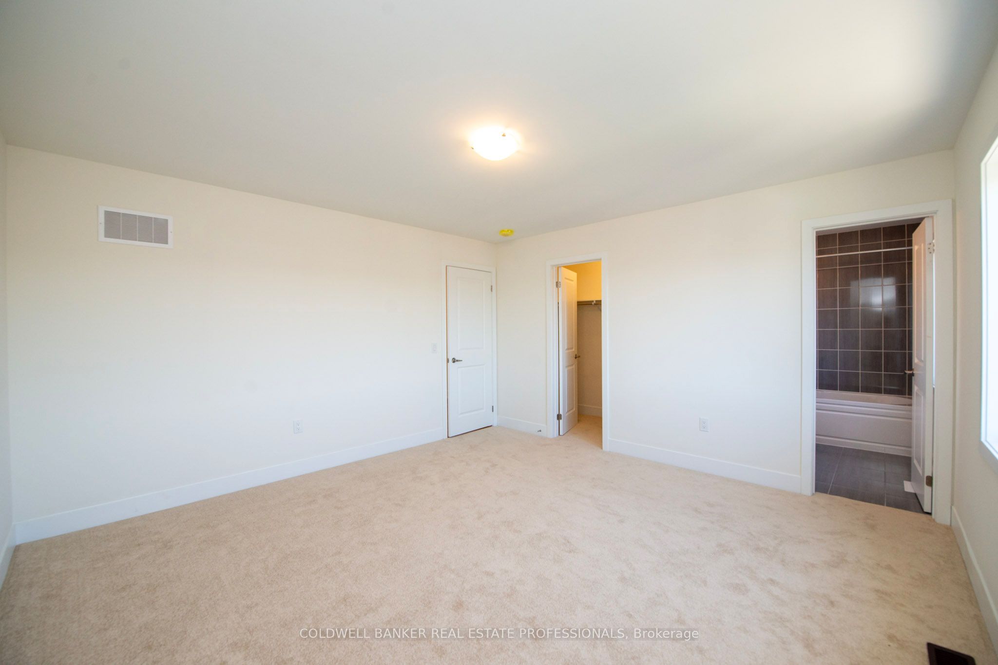 4 Hampton Lane Property Photo 30