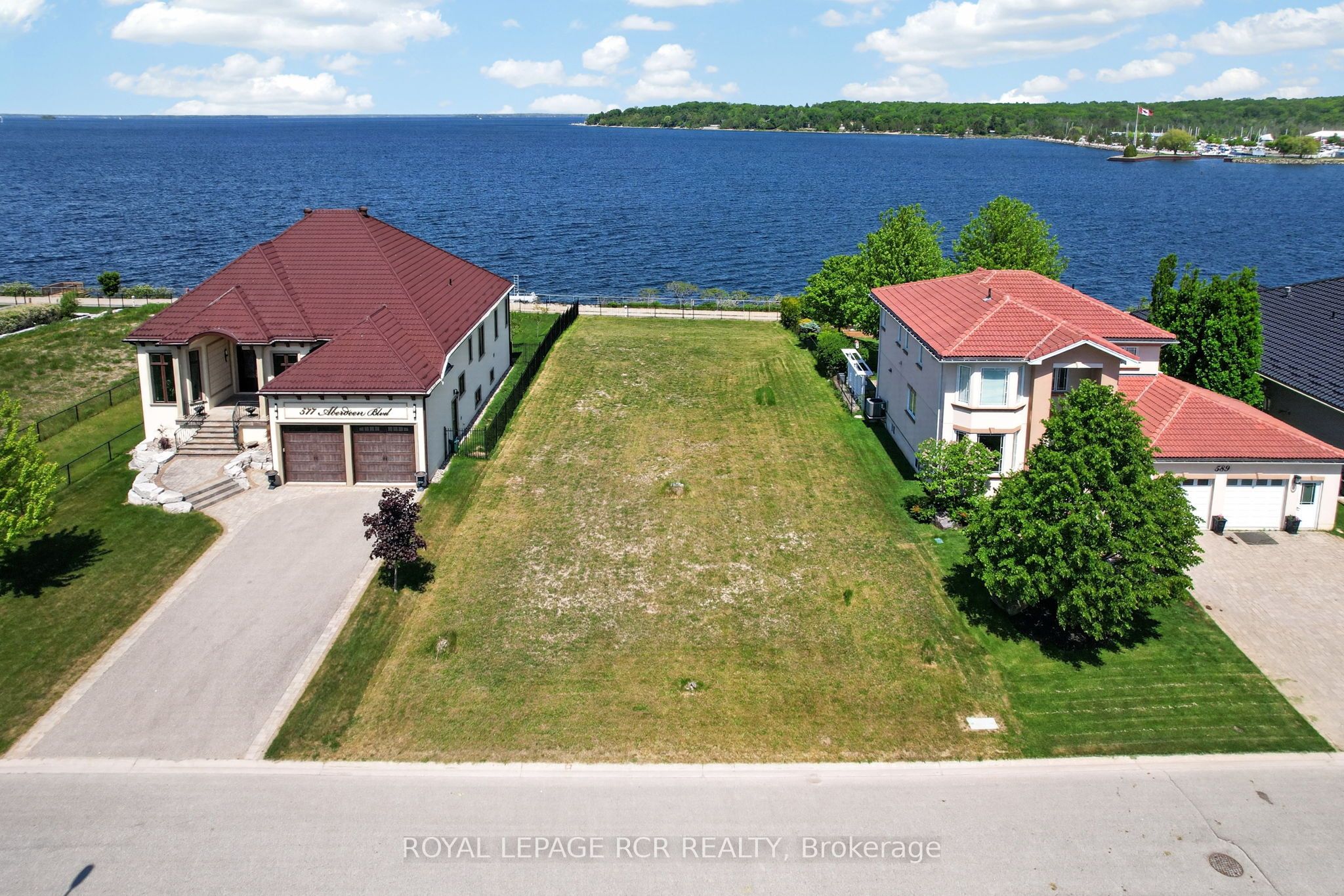 583 Aberdeen Boulevard Property Photo 4