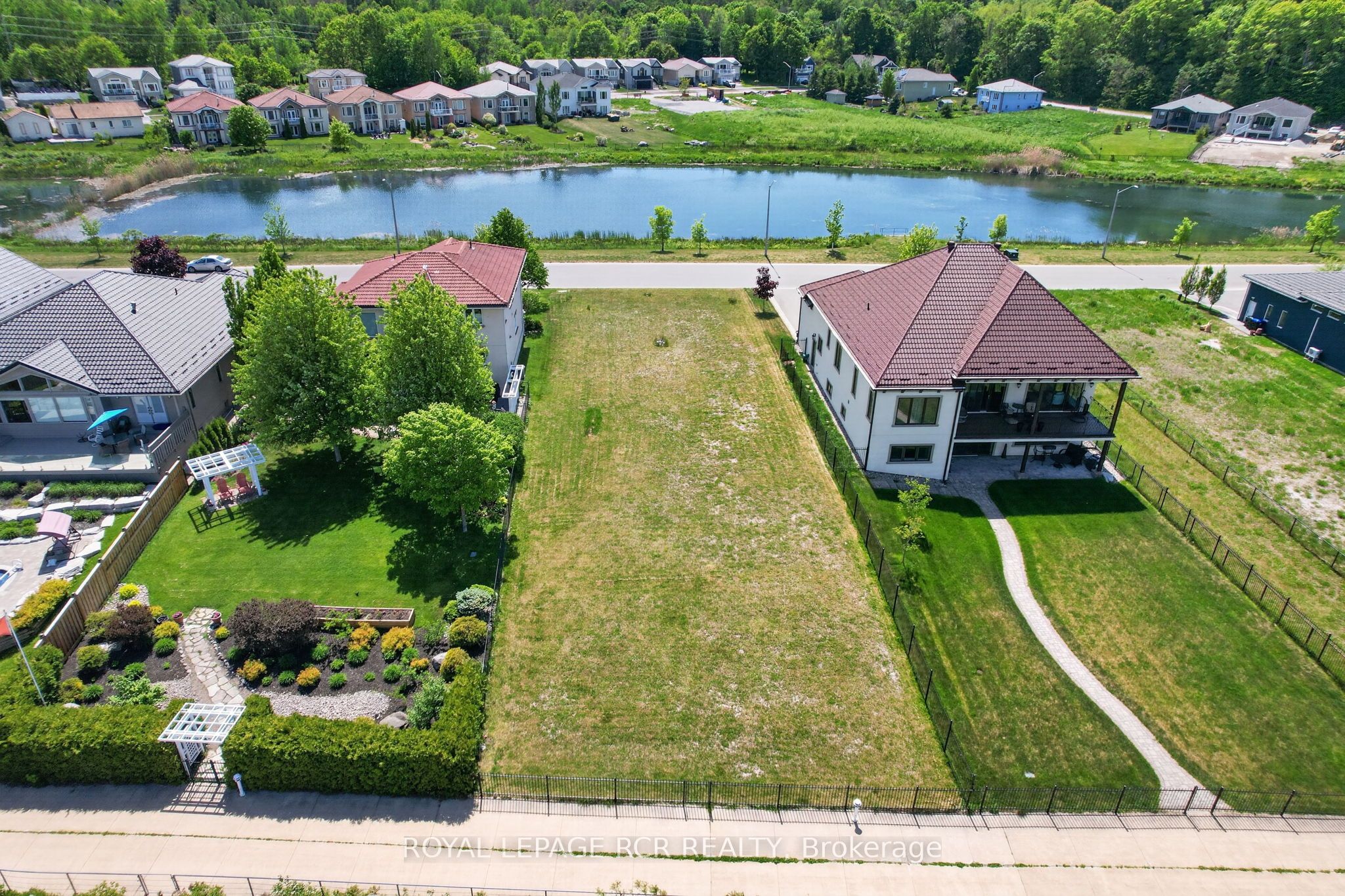 583 Aberdeen Boulevard Property Photo 9