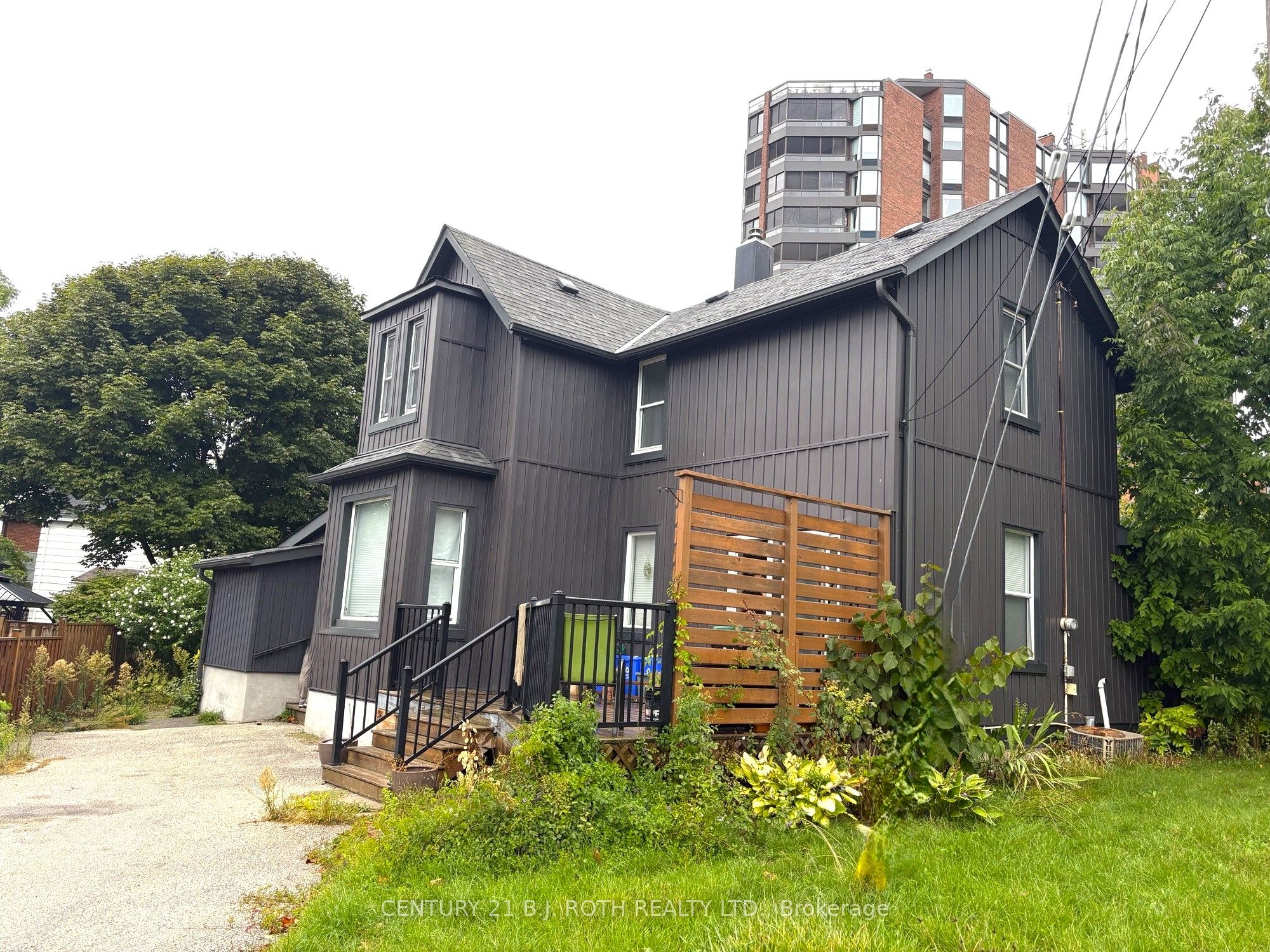 253 Dunlop Street E Property Photo 1
