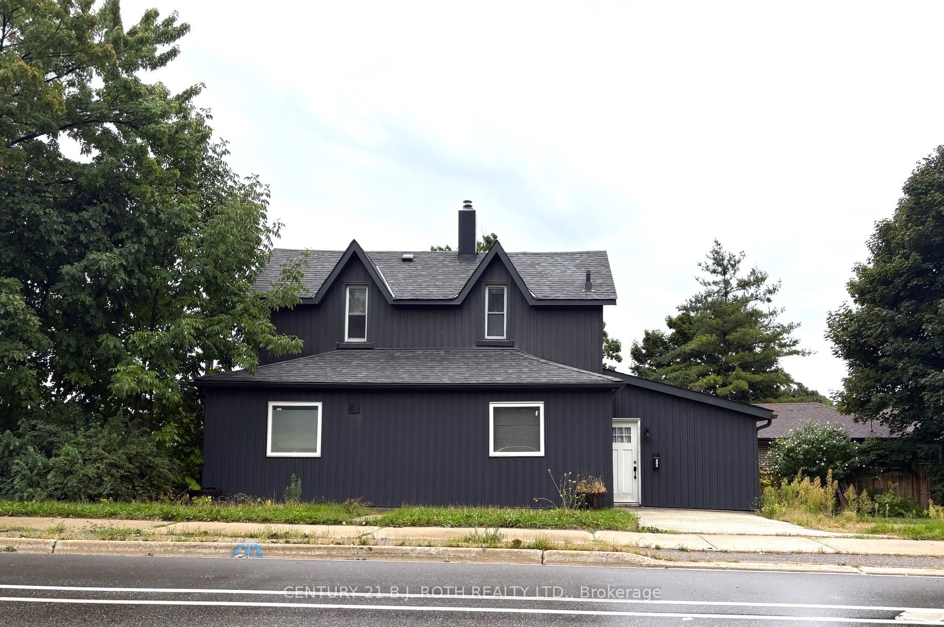253 Dunlop Street E Property Photo 2