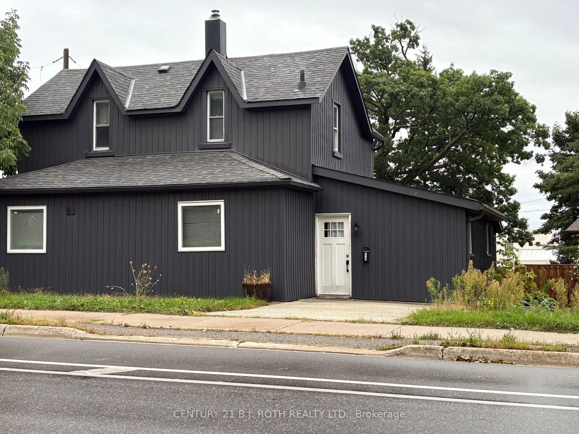 253 Dunlop Street E Property Photo 3
