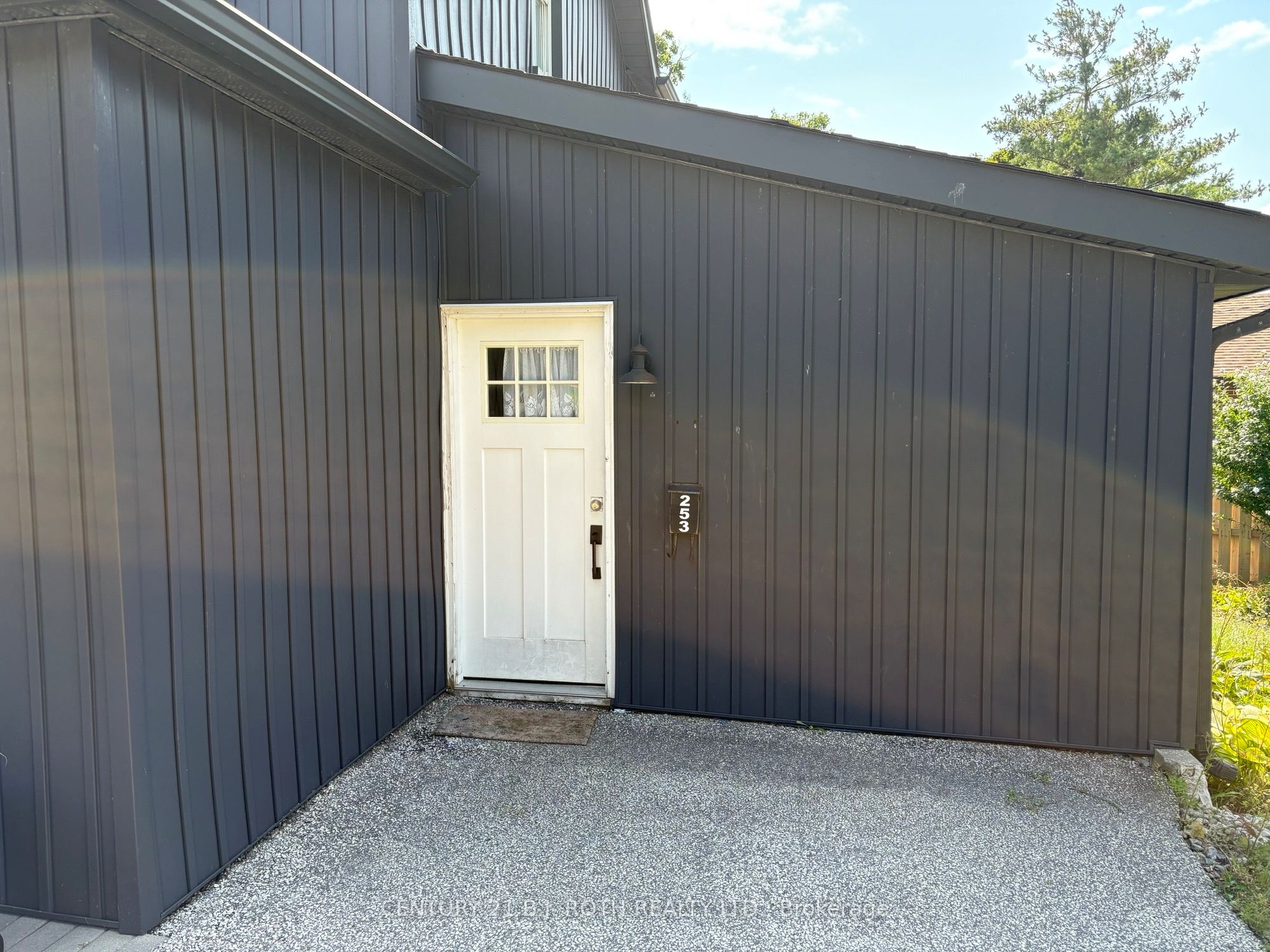 253 Dunlop Street E Property Photo 5