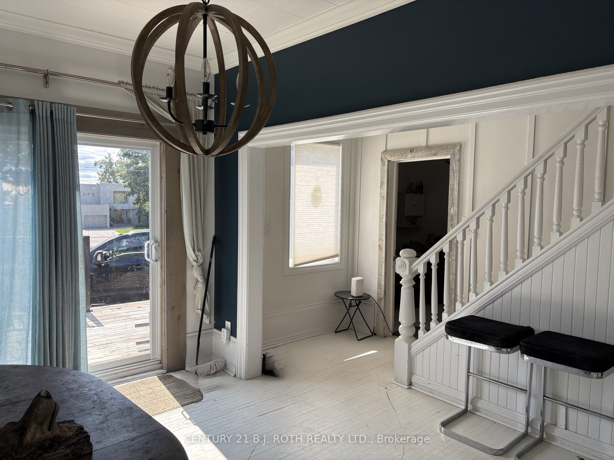 253 Dunlop Street E Property Photo 6