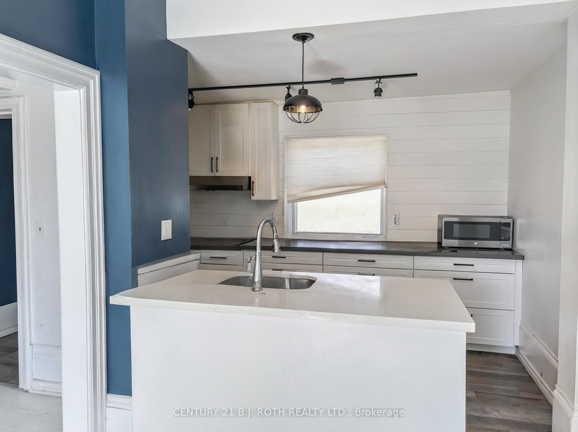 253 Dunlop Street E Property Photo 9