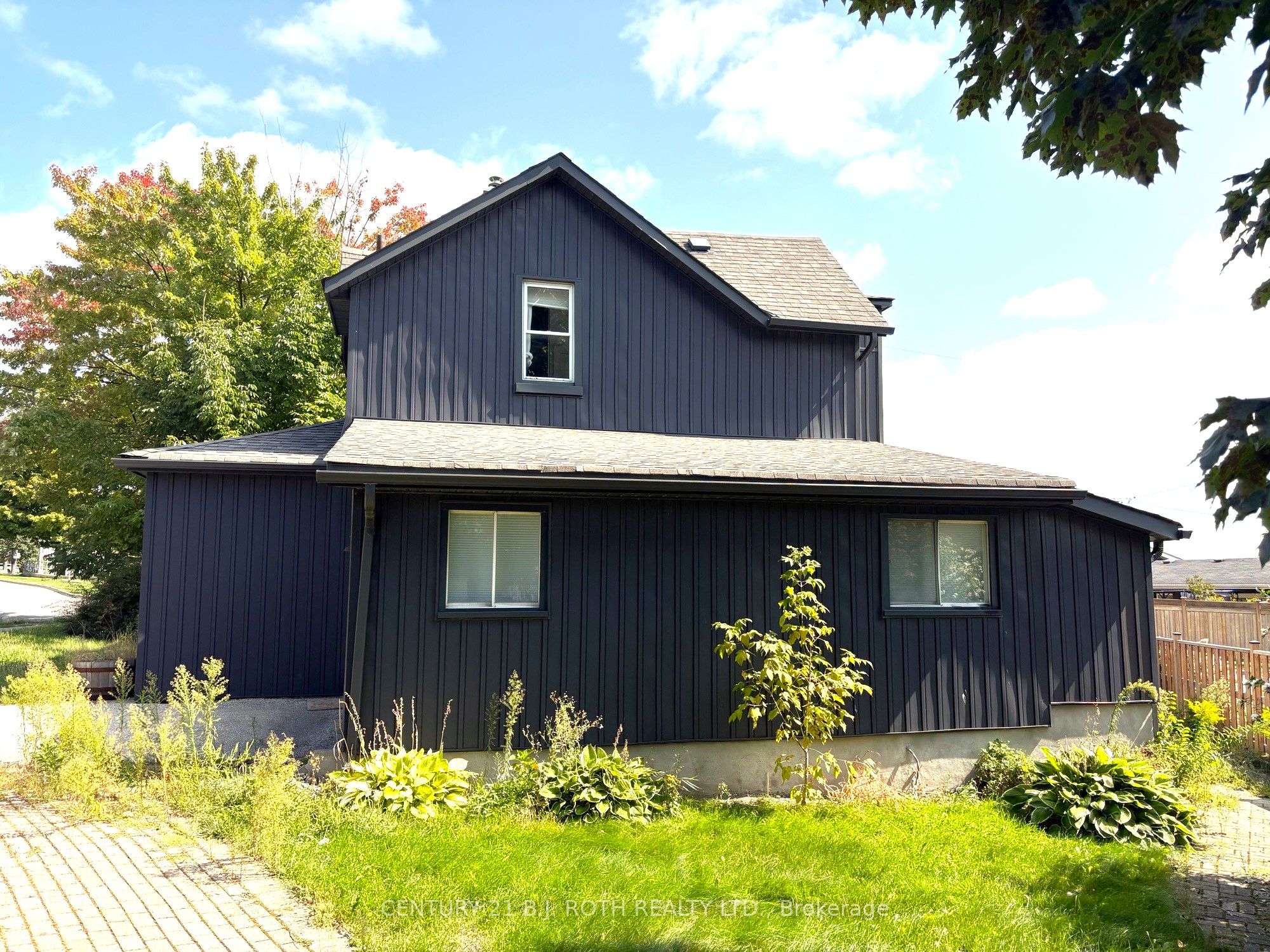 253 Dunlop Street E Property Photo 13
