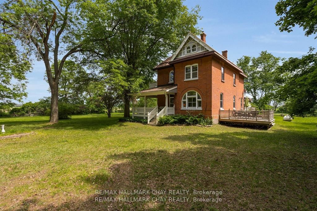 1407 Flos 8 Road W Property Photo 2