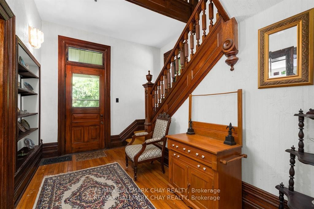 1407 Flos 8 Road W Property Photo 4