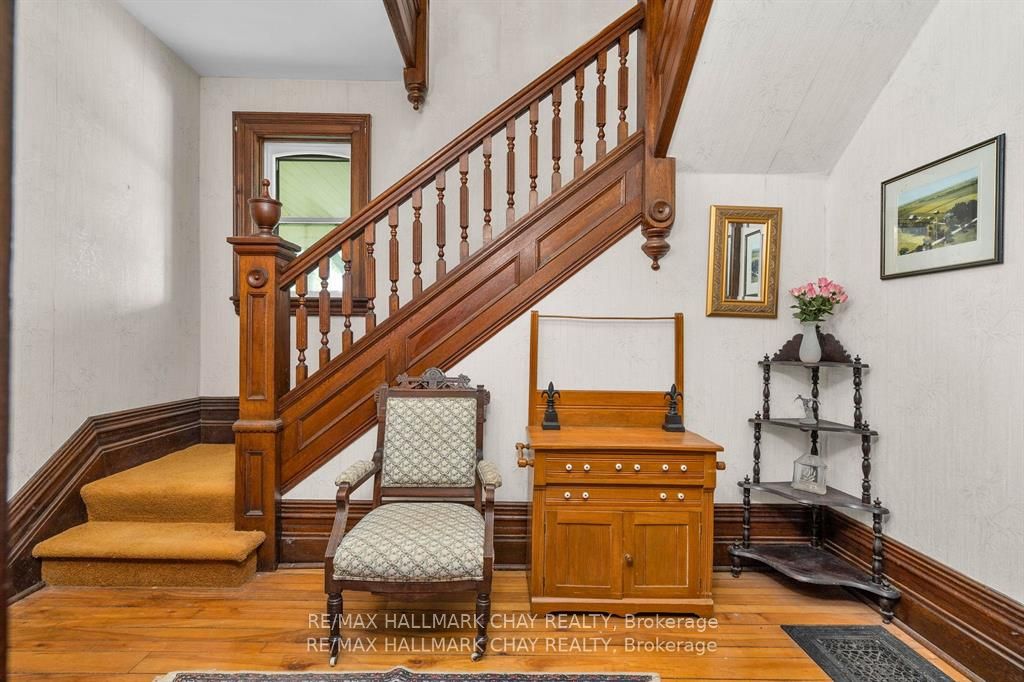 1407 Flos 8 Road W Property Photo 6