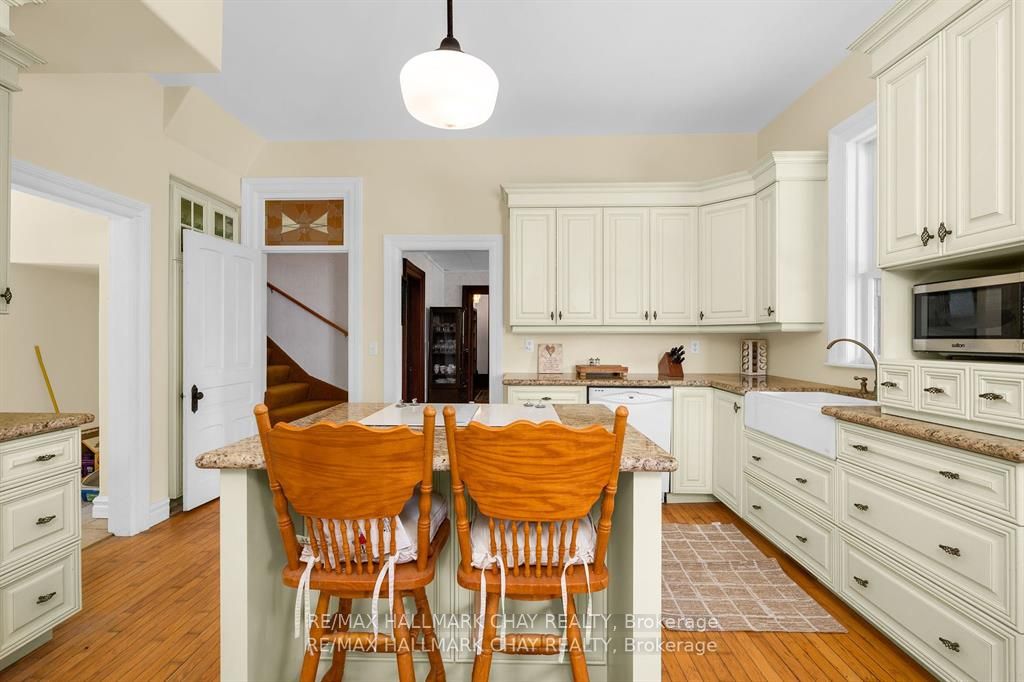 1407 Flos 8 Road W Property Photo 10
