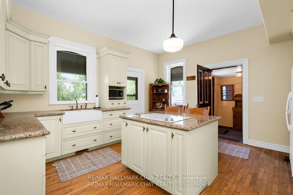 1407 Flos 8 Road W Property Photo 13