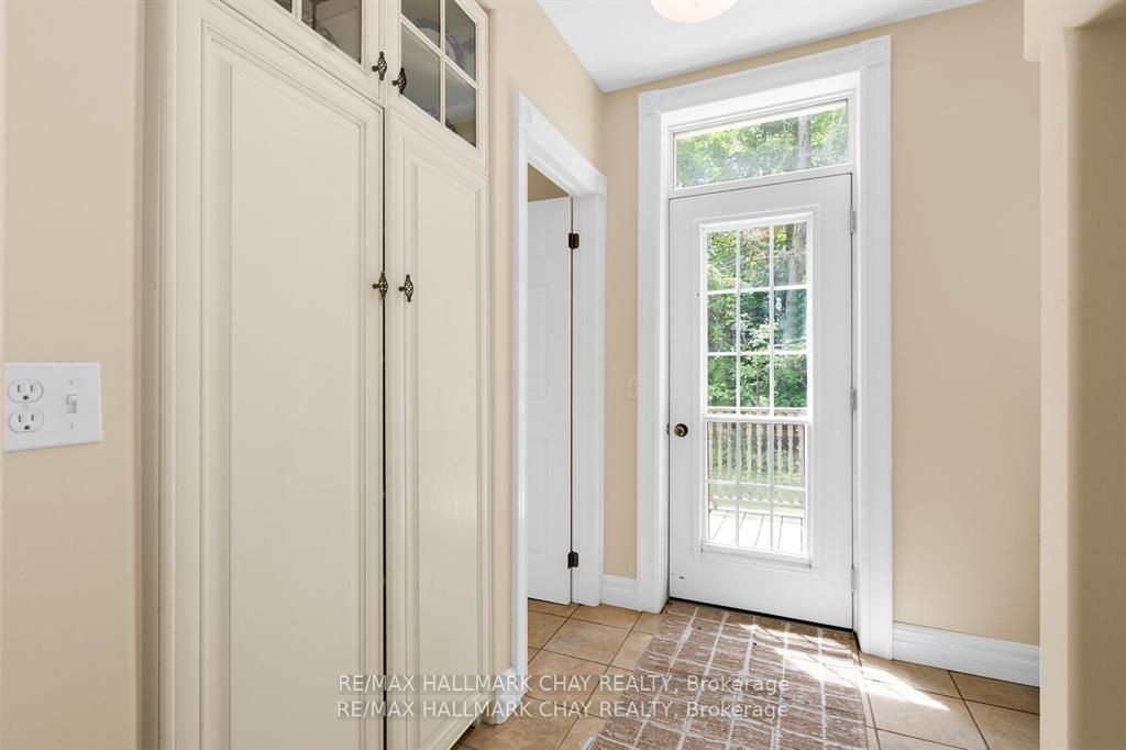 1407 Flos 8 Road W Property Photo 15