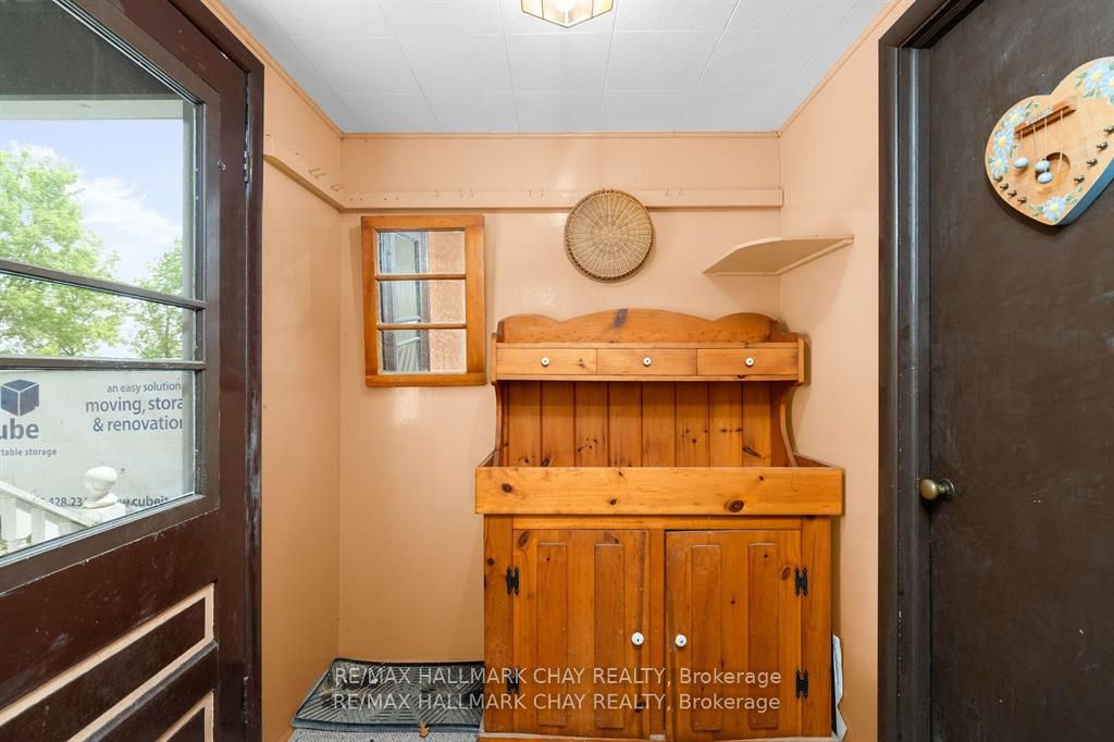 1407 Flos 8 Road W Property Photo 17