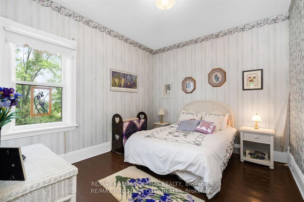 1407 Flos 8 Road W Property Photo 26