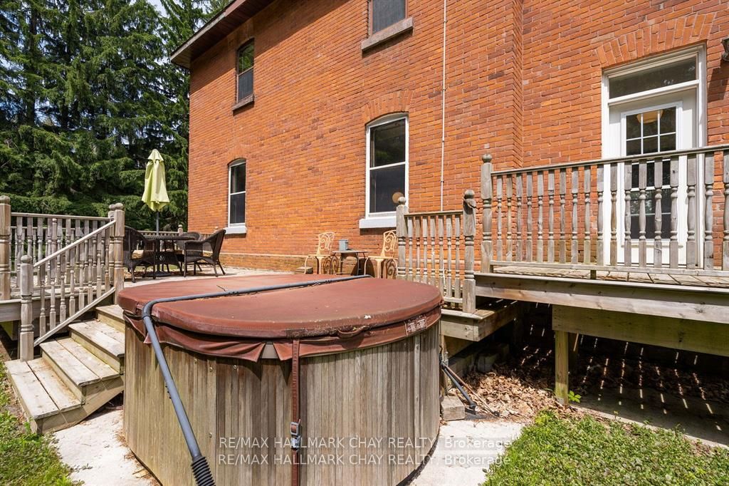 1407 Flos 8 Road W Property Photo 32