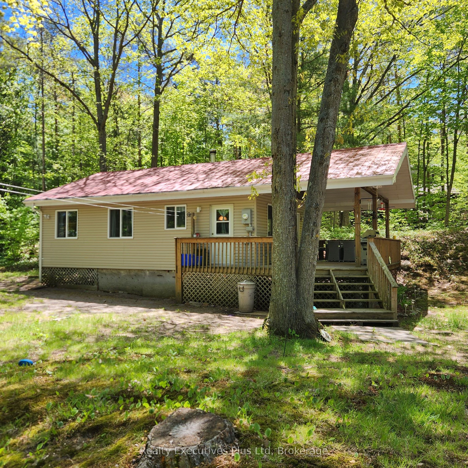 12 Waagosh Miikans Lane Property Photo 2