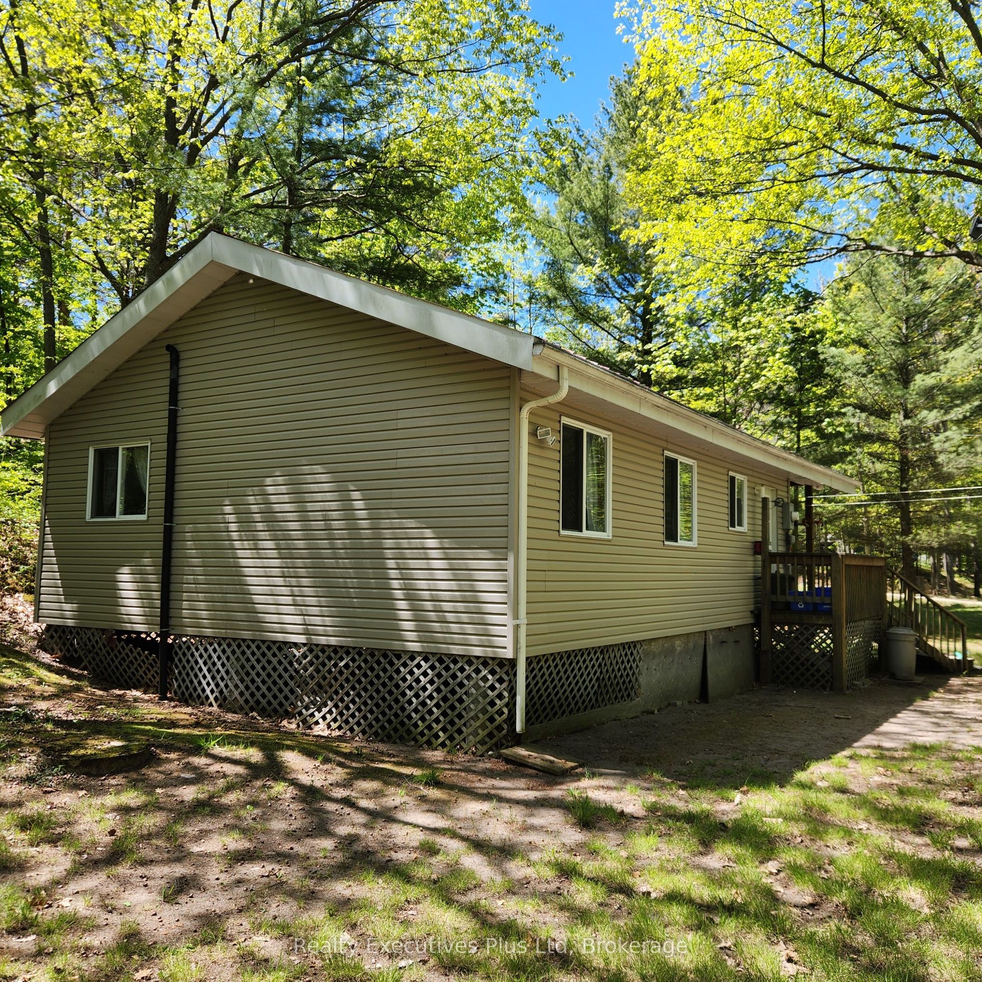 12 Waagosh Miikans Lane Property Photo 3
