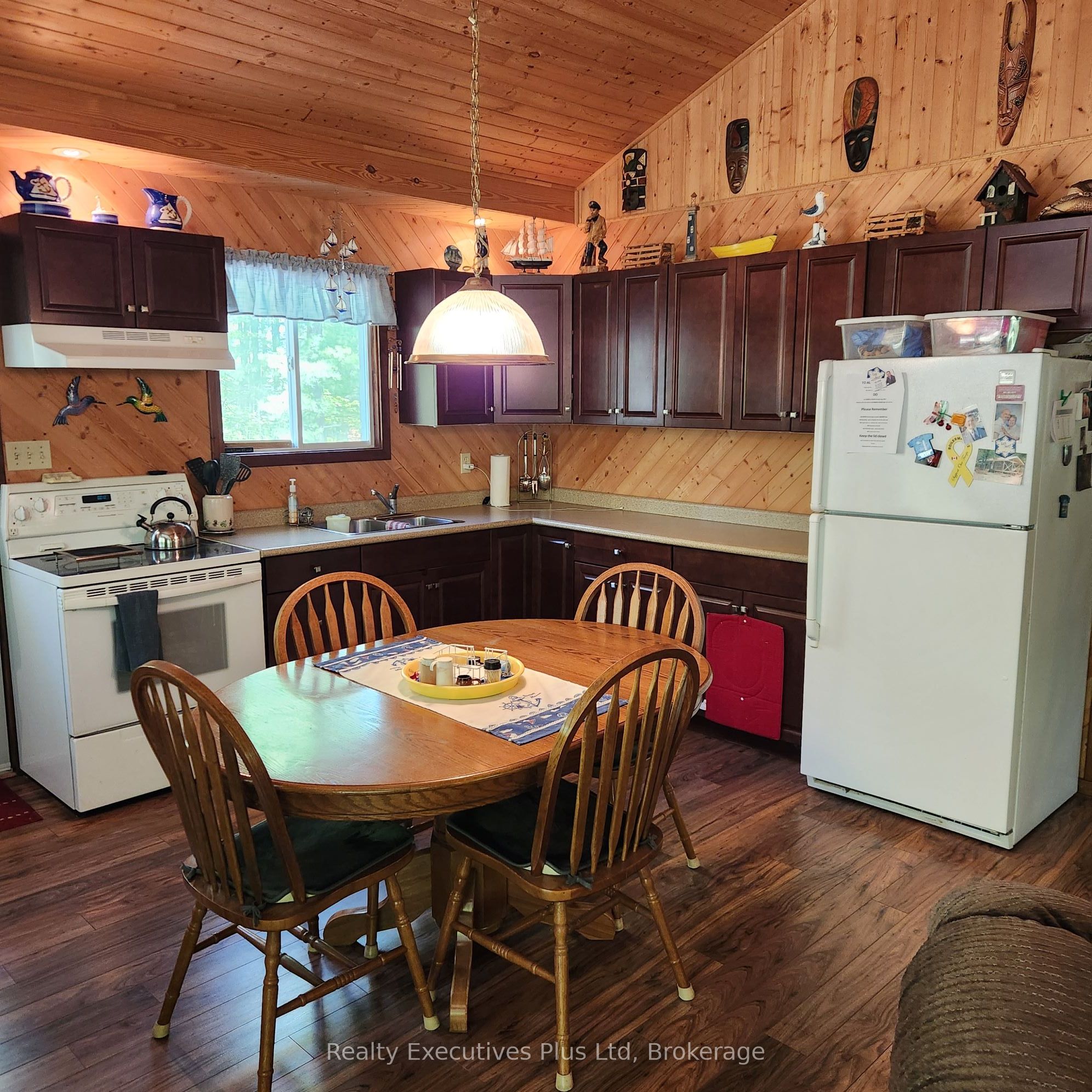 12 Waagosh Miikans Lane Property Photo 6