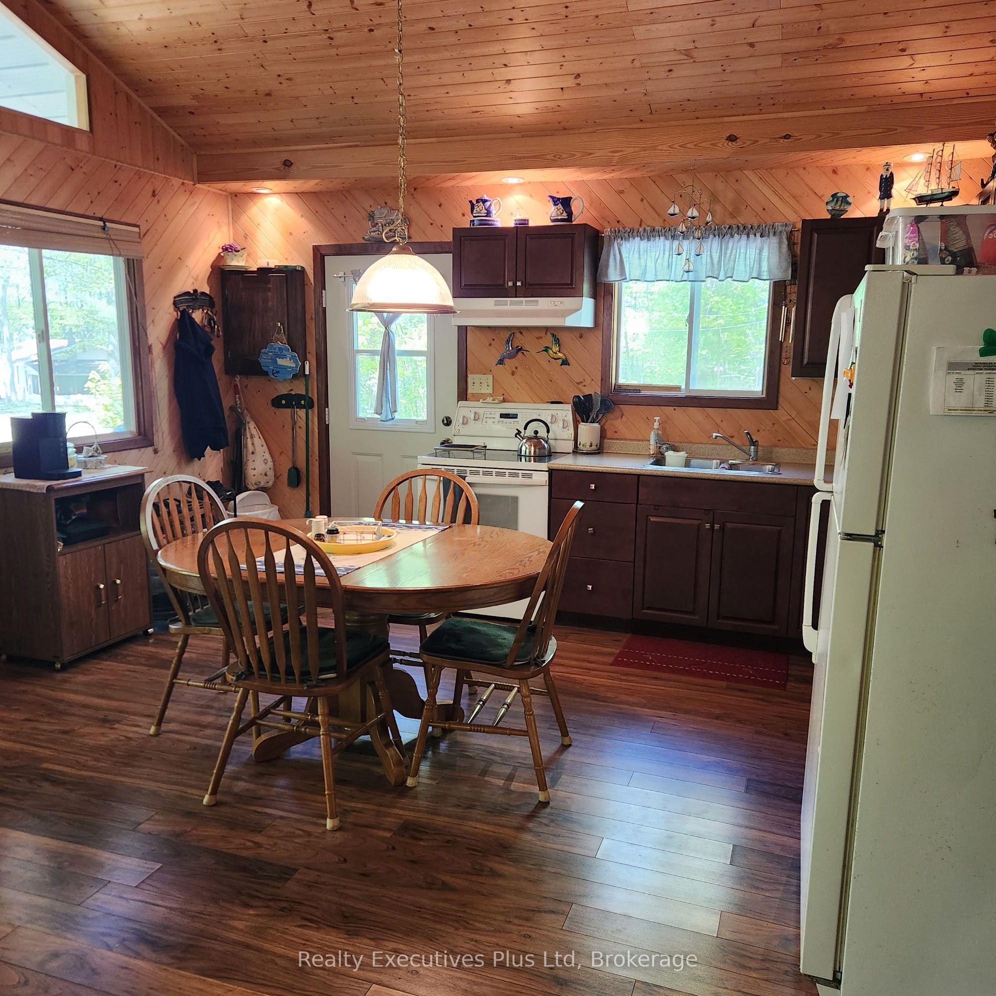12 Waagosh Miikans Lane Property Photo 7