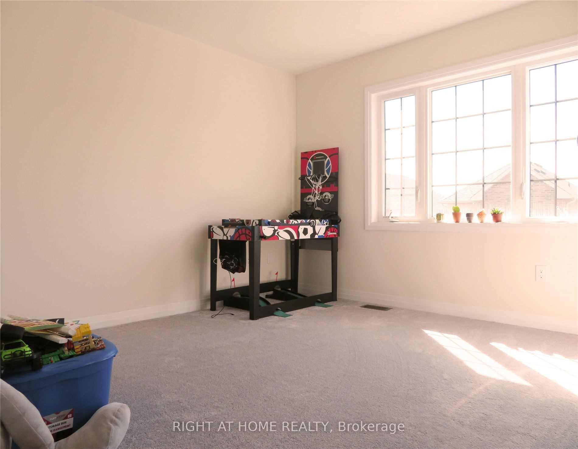 37 Bedford Estates Crescent Property Photo 13