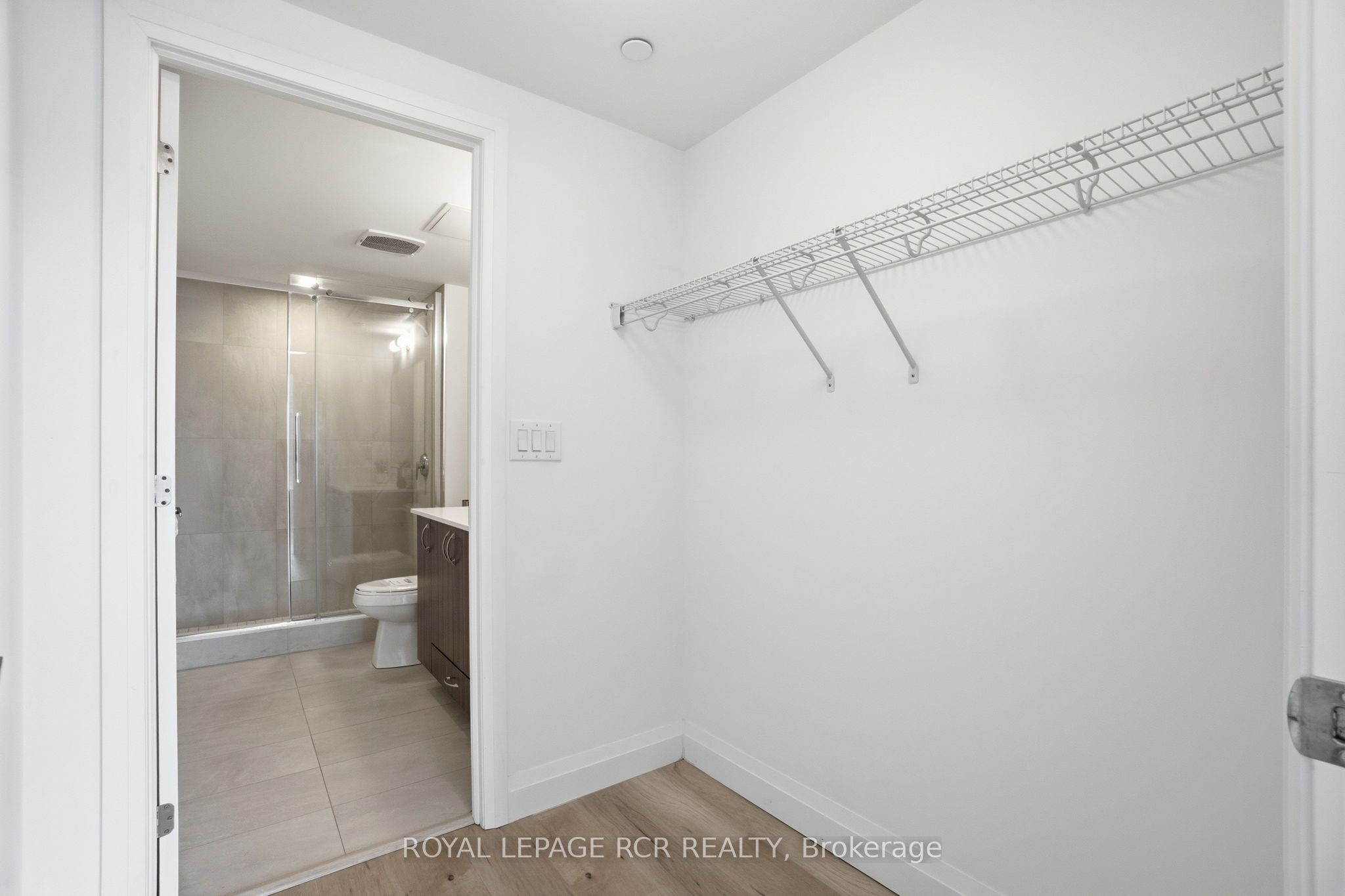 58 Lakeside Terrace 808 Property Photo 16