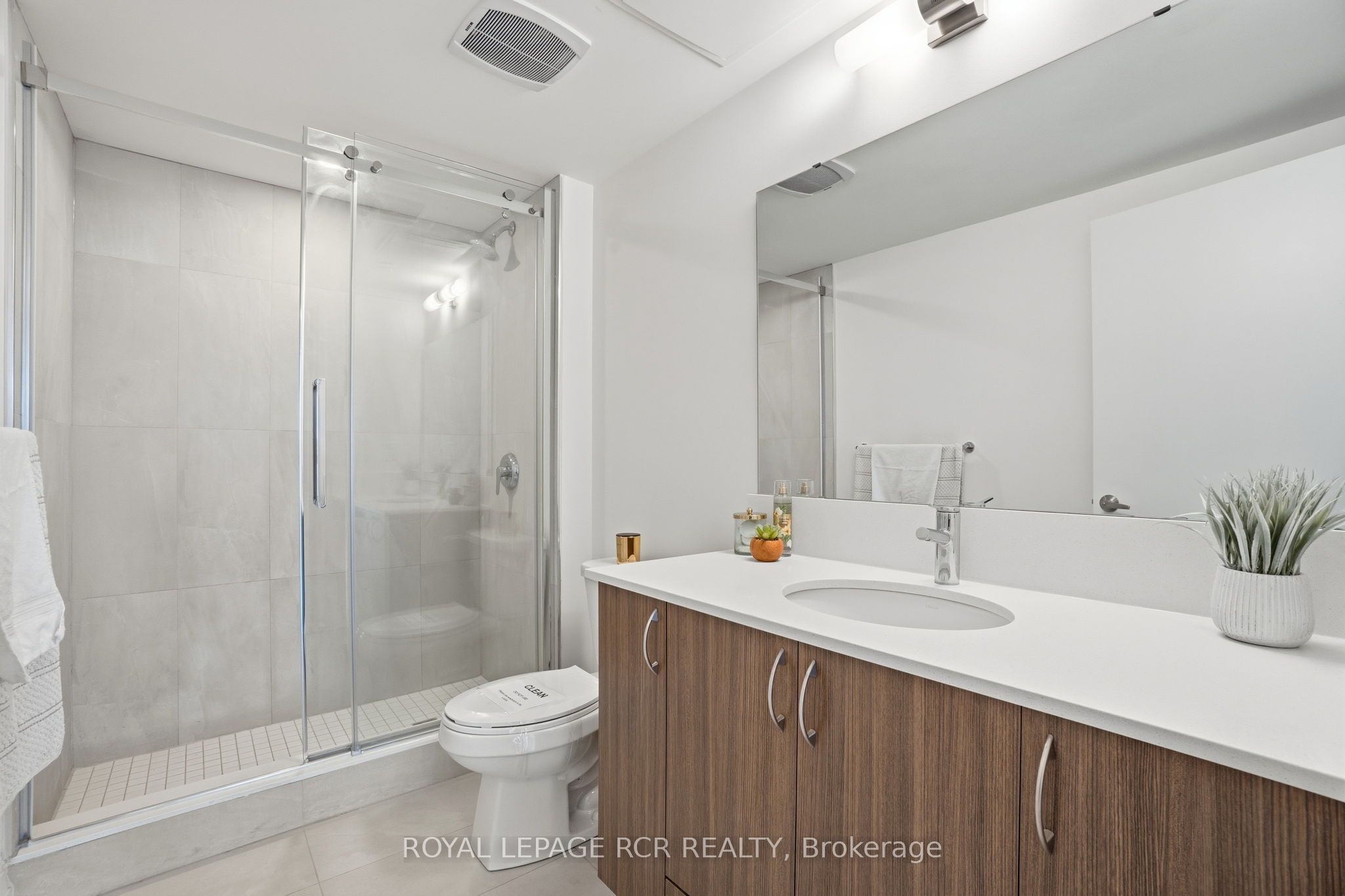 58 Lakeside Terrace 808 Property Photo 17