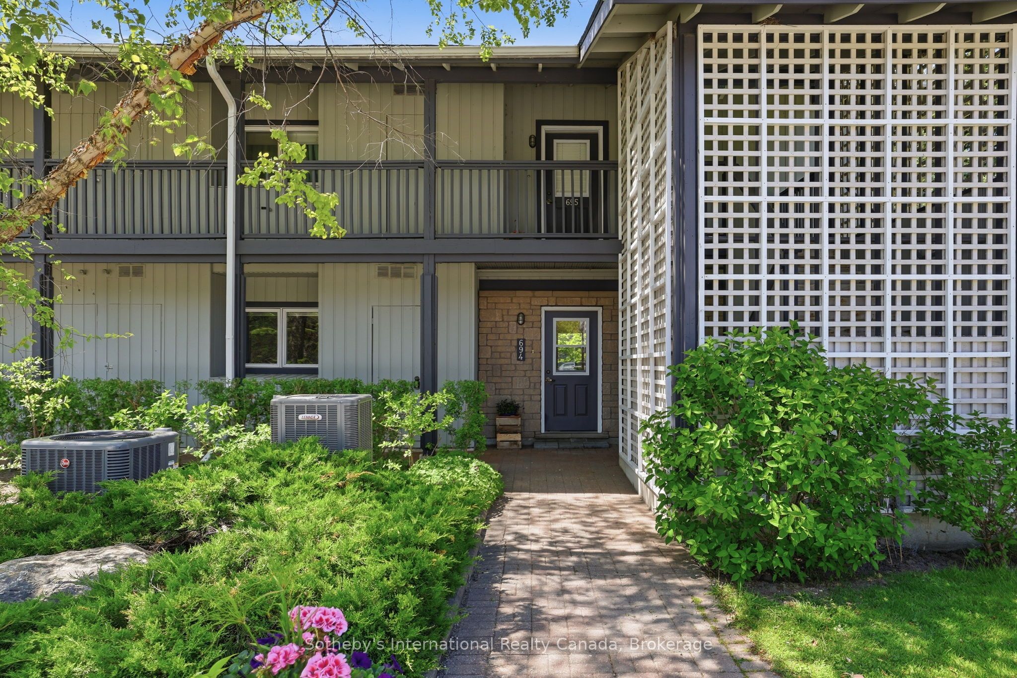 694 Johnston Park Avenue Property Photo 1