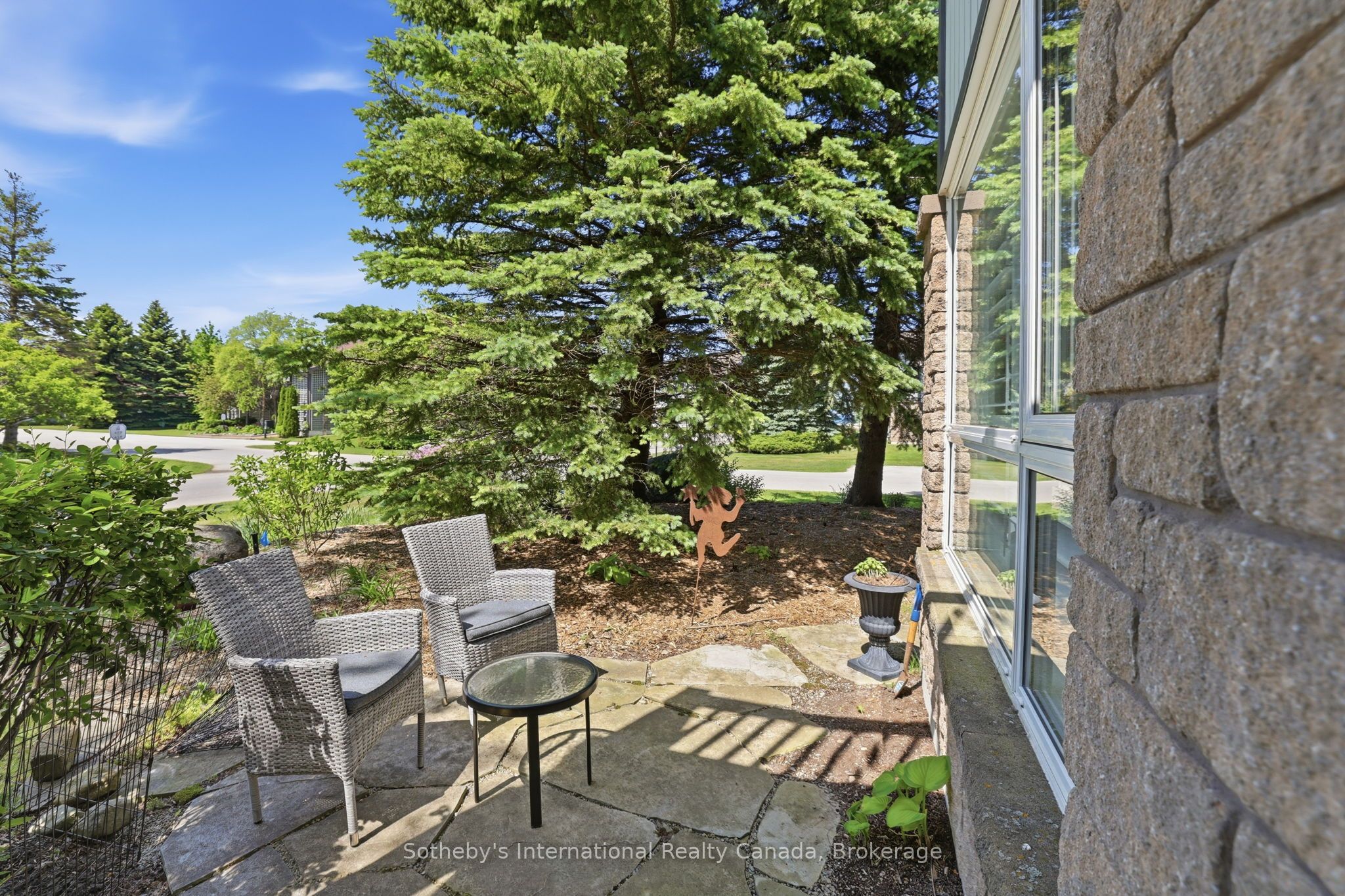 694 Johnston Park Avenue Property Photo 29