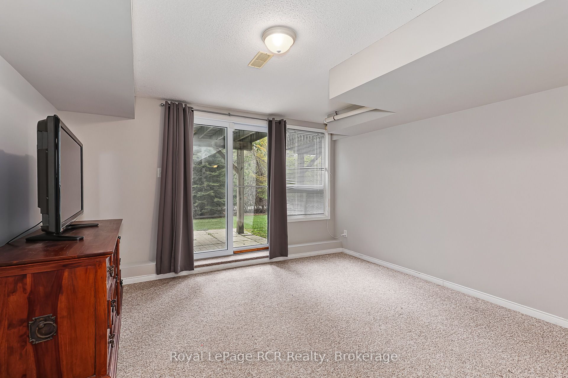 9 Royalton Lane Property Photo 33