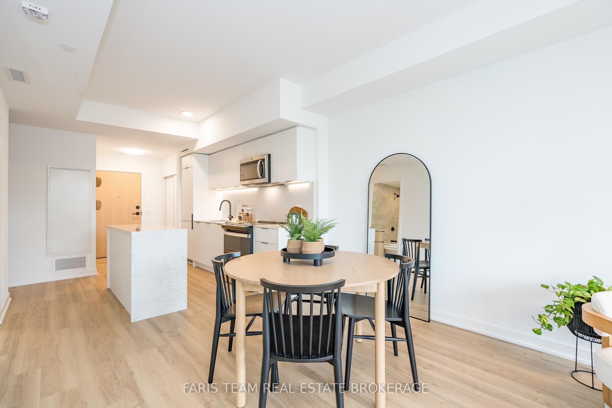 31 Huron Street 209 Property Photo 14