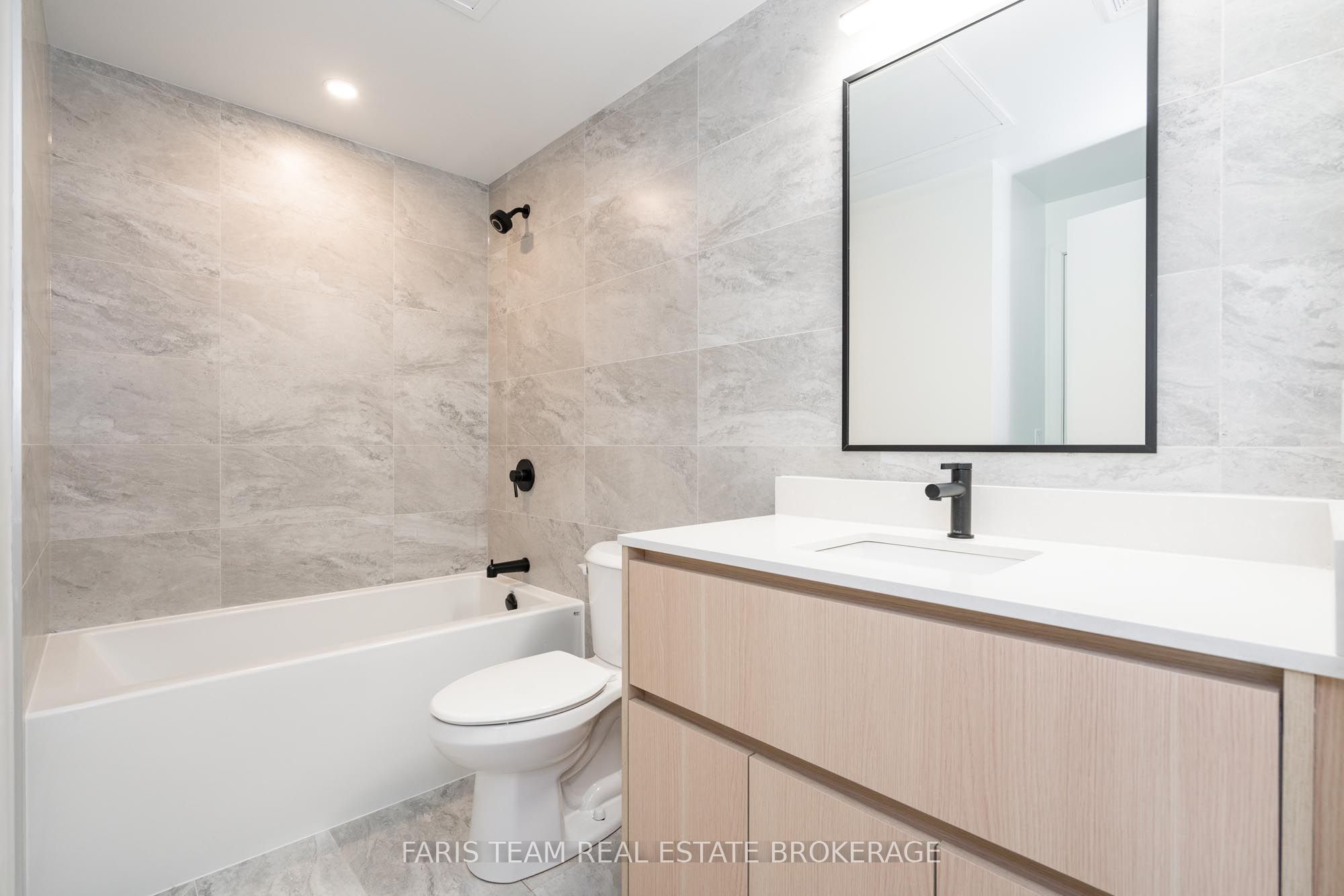 31 Huron Street 209 Property Photo 23