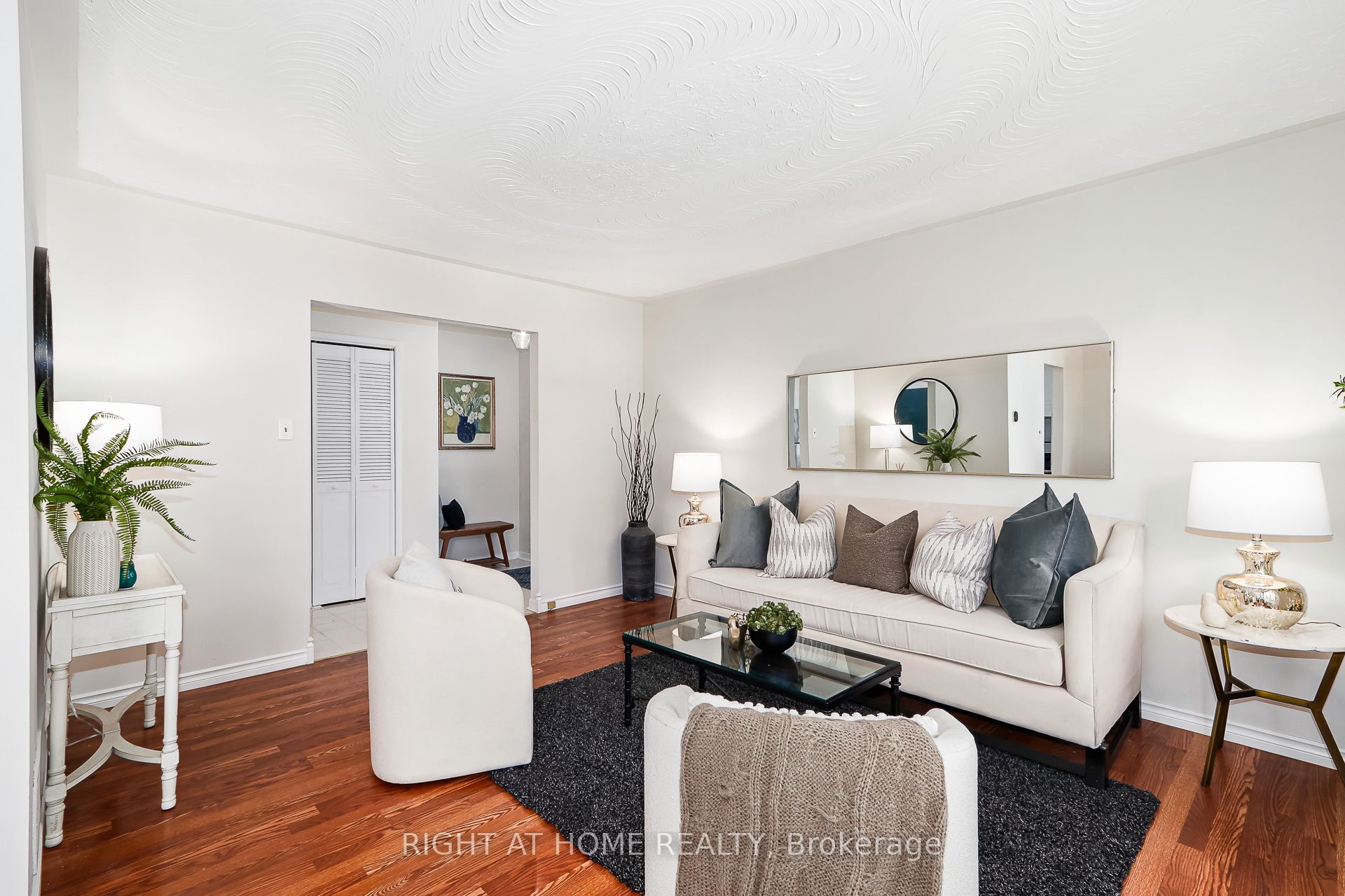 1059 Glen Mhor Crescent