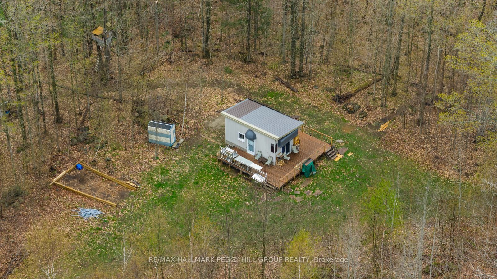 2442 Champlain Road Property Photo 5