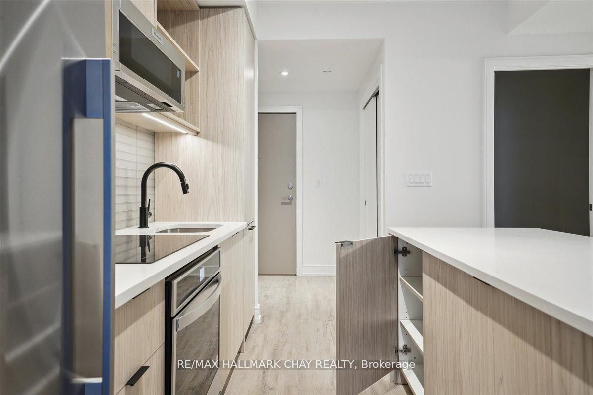 185 Dunlop Street E 803 Property Photo 10