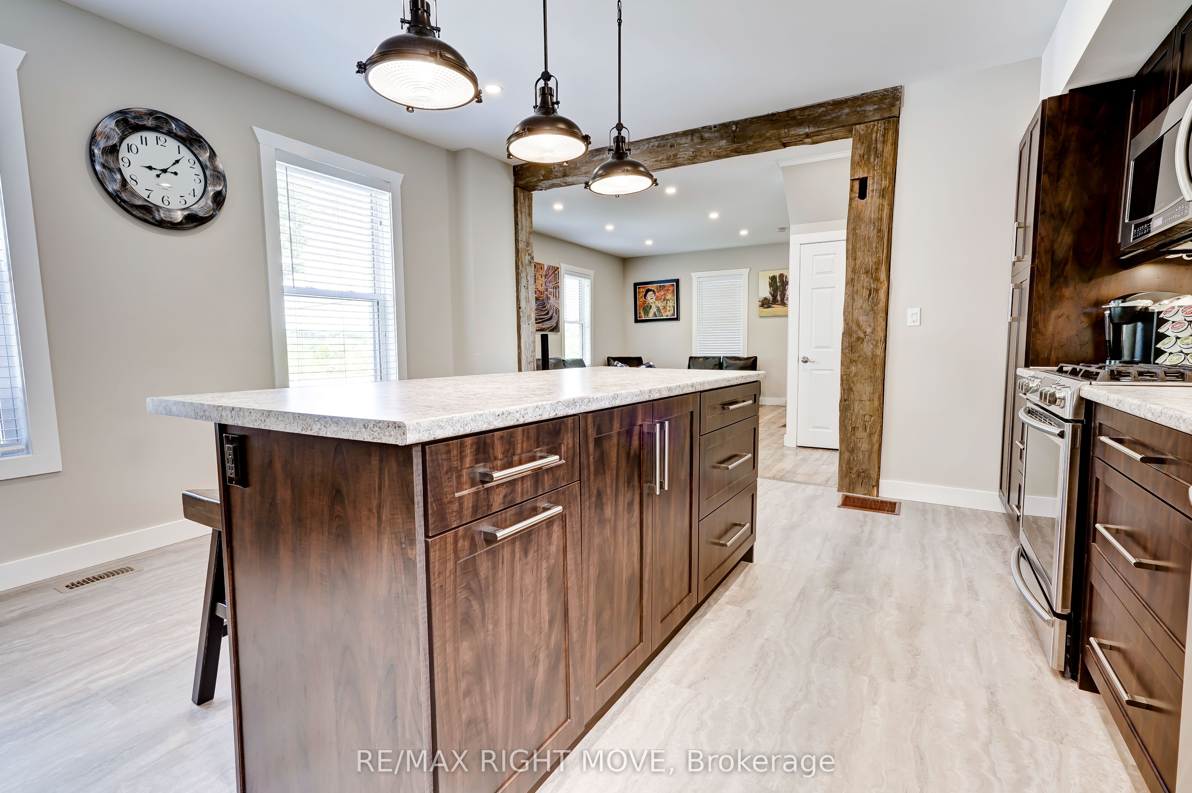 209 Atherley Road Property Photo 7